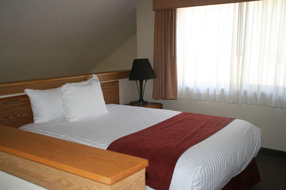 Sterling Hotel And Suites Clive Dış mekan fotoğraf