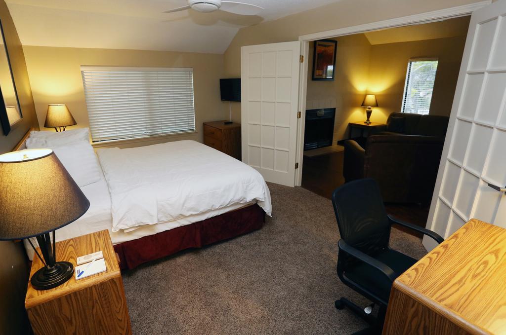 Sterling Hotel And Suites Clive Dış mekan fotoğraf