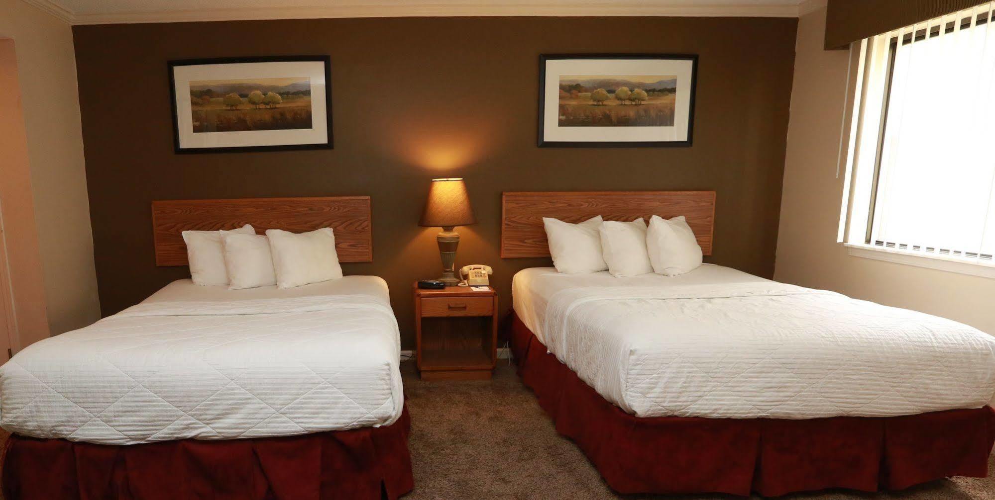 Sterling Hotel And Suites Clive Dış mekan fotoğraf