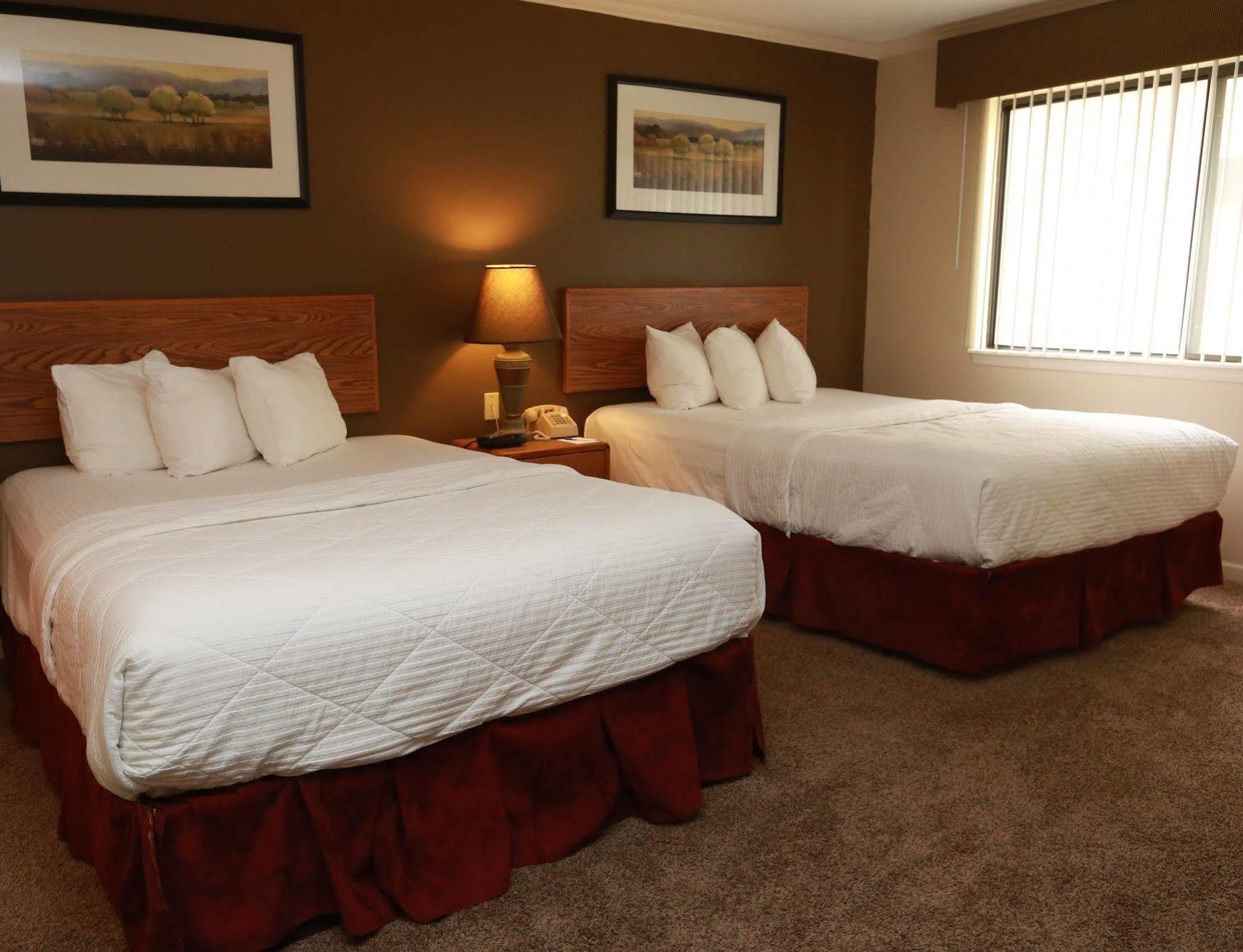 Sterling Hotel And Suites Clive Dış mekan fotoğraf