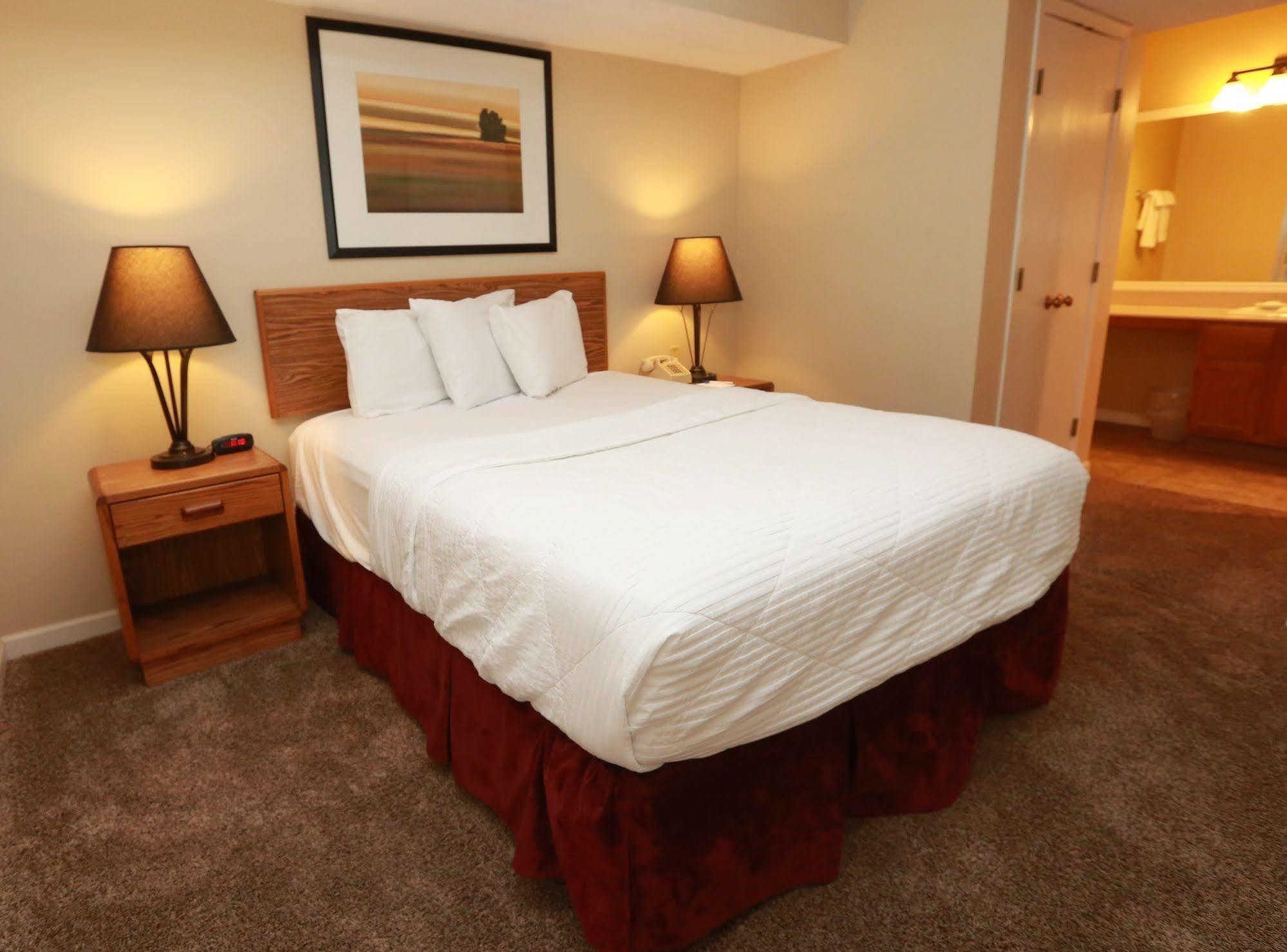 Sterling Hotel And Suites Clive Dış mekan fotoğraf