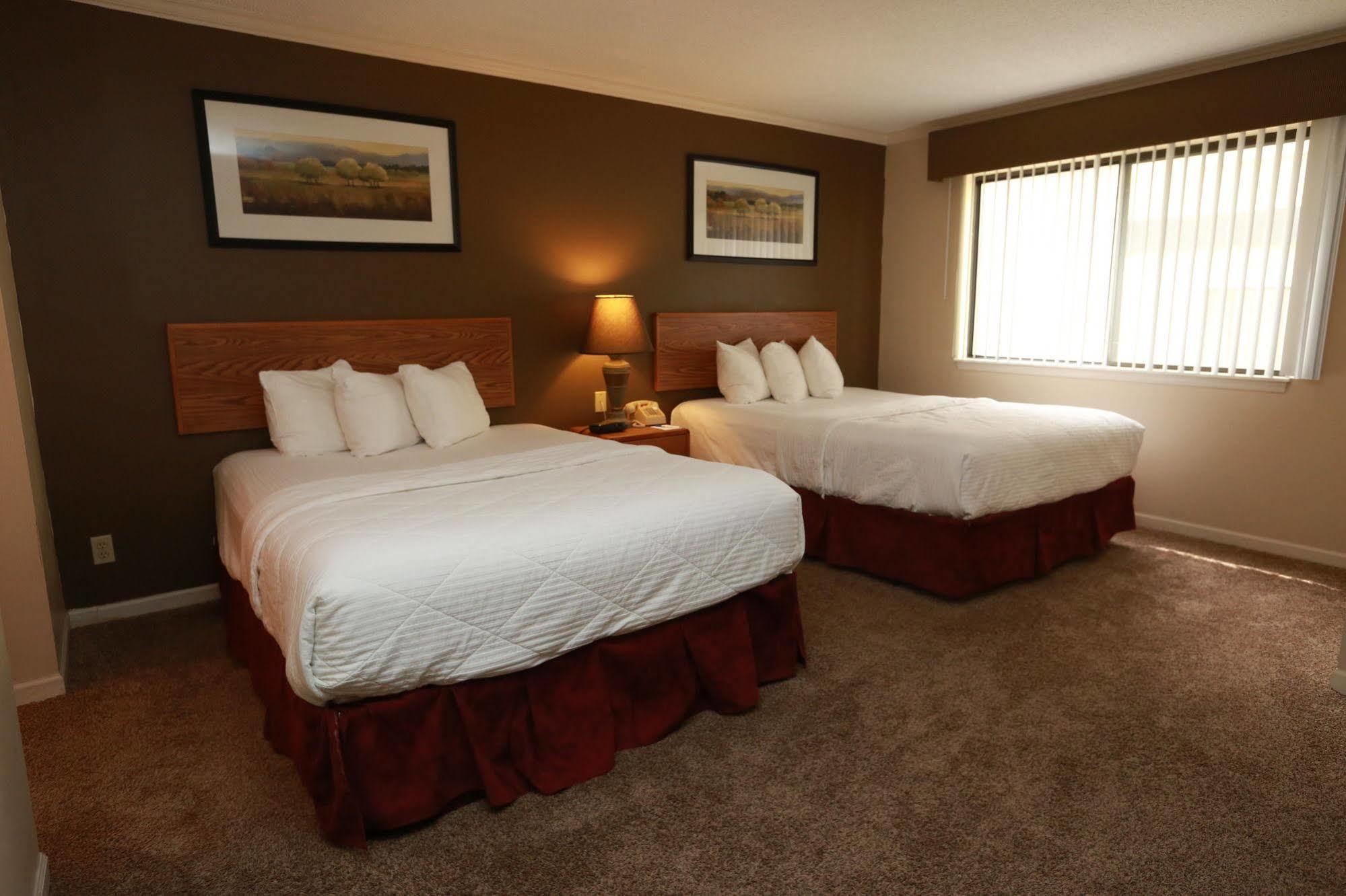 Sterling Hotel And Suites Clive Dış mekan fotoğraf
