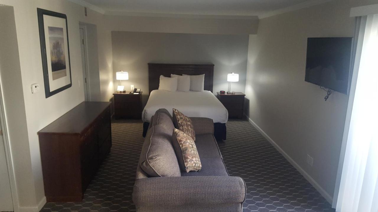 Sterling Hotel And Suites Clive Dış mekan fotoğraf