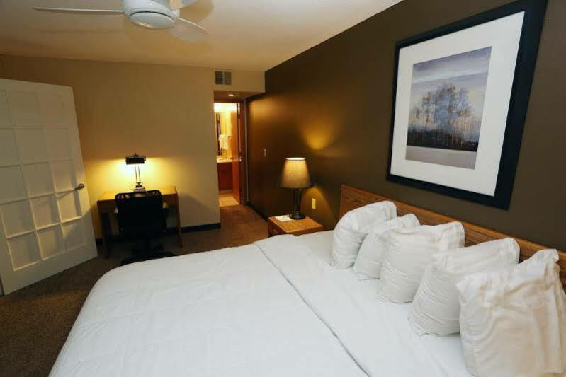 Sterling Hotel And Suites Clive Dış mekan fotoğraf