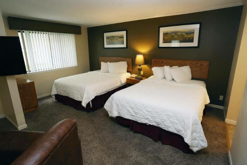 Sterling Hotel And Suites Clive Dış mekan fotoğraf
